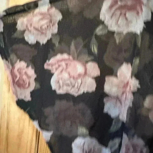 Women’s floral sheer cover up size medium - Picture 6 of 7